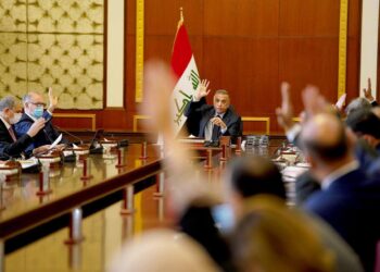 إحالة رئيس مجلس الوزراء السابق و وزرائه الى التقاعد