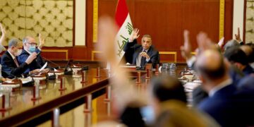 إحالة رئيس مجلس الوزراء السابق و وزرائه الى التقاعد