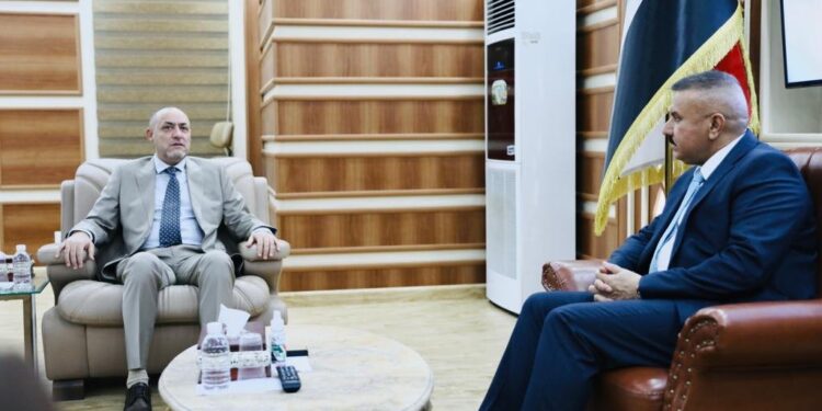 وزير الداخلية يلتقي رئيس شبكة الإعلام نبيل جاسم