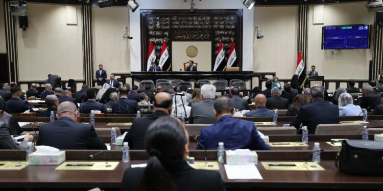 ثلاثة نواب بدلاء عن المستقيلين من الكتلة الصدرية يعتذرون عن أداء اليمين الدستورية