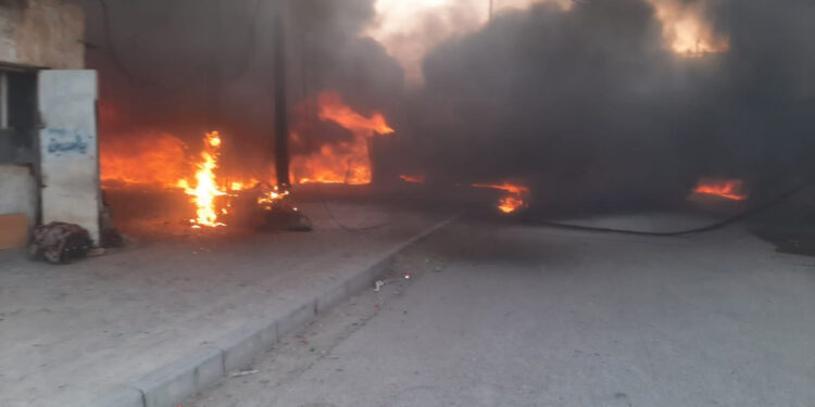 بالفيديو اندلاع حريق كبير قرب شارع المطار في النجف