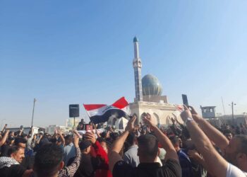 تدافع واحتكاك بين متظاهرين عقود الكهرباء ومكافحة الشغب في العلاوي وسط بغداد + فيديو