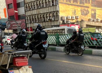 حرق الحوزة العلمية في خوزستان بالتزامن مع مهاجمة السوق في ايران