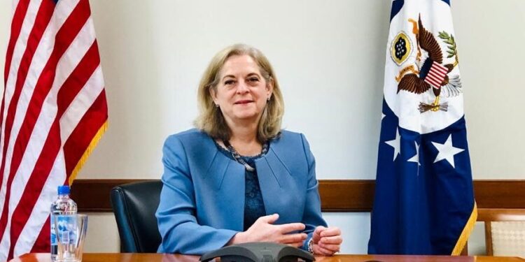 السفيرة الأميركية ..منحة الأهداف الإنمائيَّة تلزمنا بتقديم 550 مليون $ للعراق