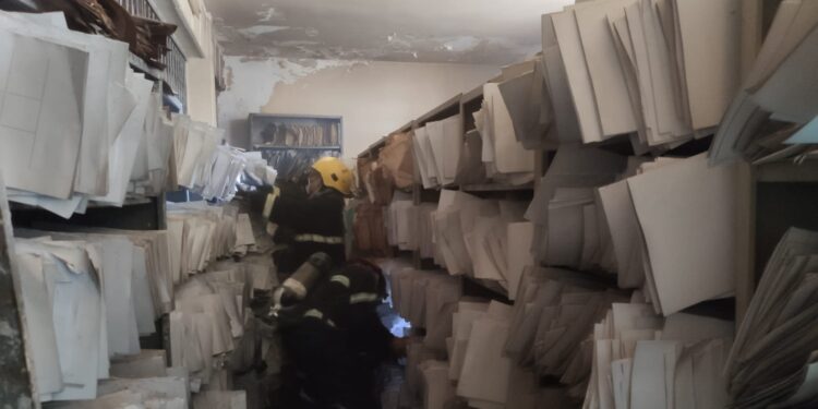 اندلاع حريق داخل مخزن اضابير غرفة تجارة بغداد والاعلان عن اخمـــاده