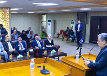 محافظ بغداد يُسَلم تعويضاً لـ 500 مستفيد من ضحايا الارهاب