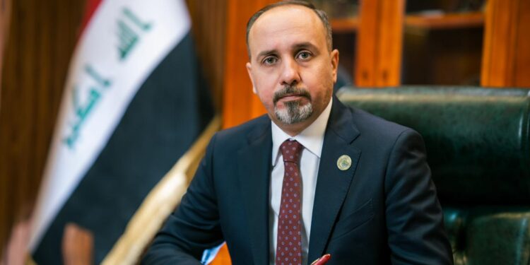 أمين بغداد عمار موسى يوافق على تحويل موظفي الأجور اليومية إلى عقود قرار 315