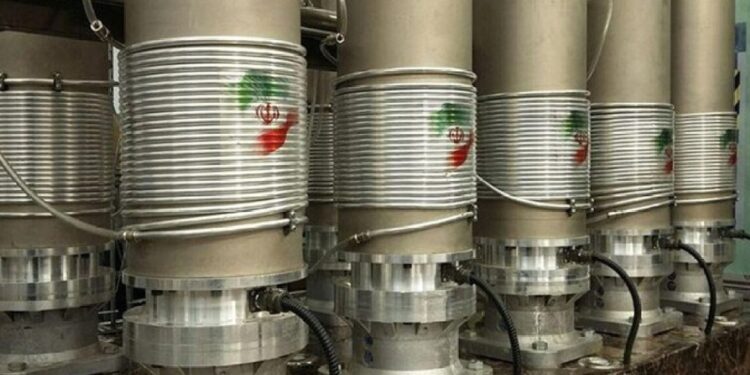 إيران ترفع مستوى تخصيب اليورانيوم في إحدى منشآتها إلى 60%