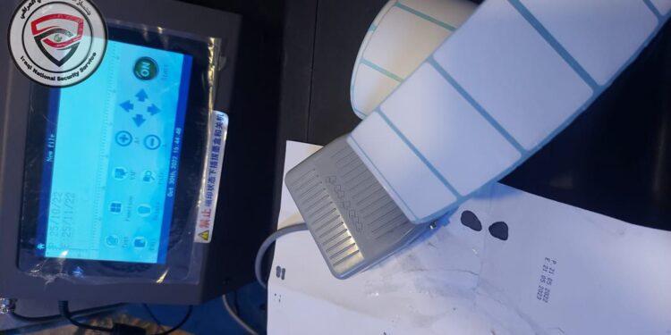 بالصور ..متهمين بالغش والتلاعب بتواريخ الصلاحية للمواد الغذائية