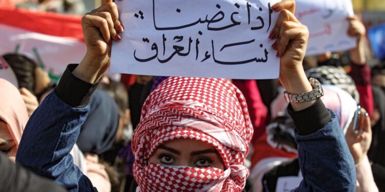 في اليوم العالمي لمناهضة العنف ضد المرأة .. (تعنيف في مقر العمل وخشية من تقديم الشكوى)