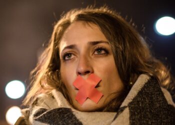 صحفيون يكشفون حجم المضايقات عبر الإنترنت