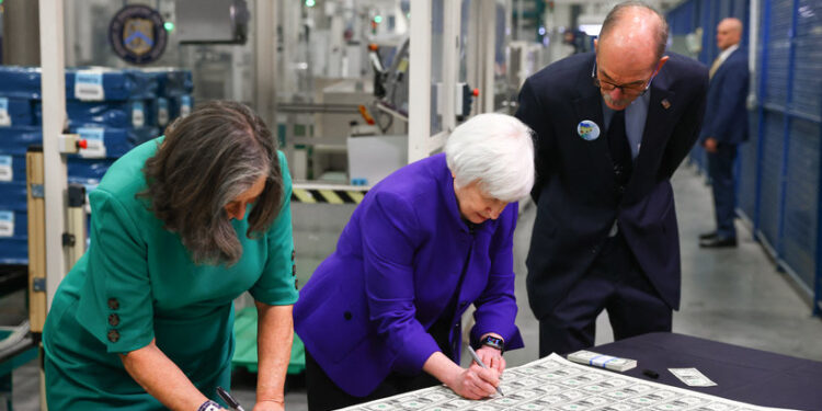 مشكلة غريبة على ورقة الدولار الأميركي