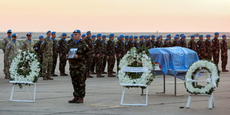 حزب الله يسلــــــم مناصرا متهما بقتل الجندي الأيرلندي