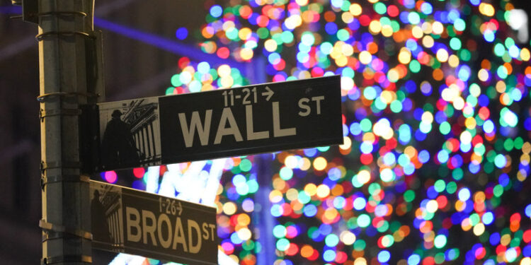 تقلبات وتوقعات بمزيد من رفع الفائدة .. الأسواق العالمية تتأثر بقرار الفيدرالي