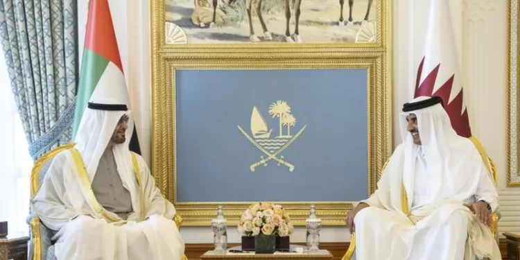 رئيس الإمارات وأمير قطر يبحثان العلاقات بين البلدين