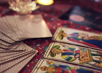 لهذا السبب يتعلق الناس بتنبؤات رأس السنة … “الاستقرار المزيف”