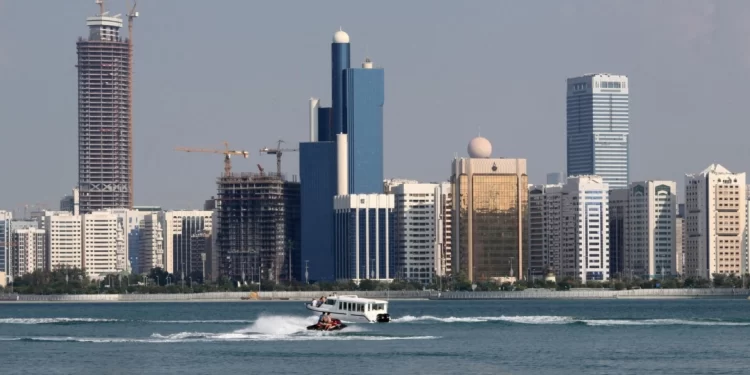 إعلان وظيفة يثير غضب الاماراتييـــن