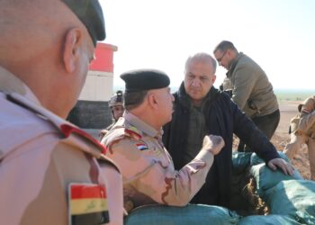 وزير الدفاع يصل الى مخمور