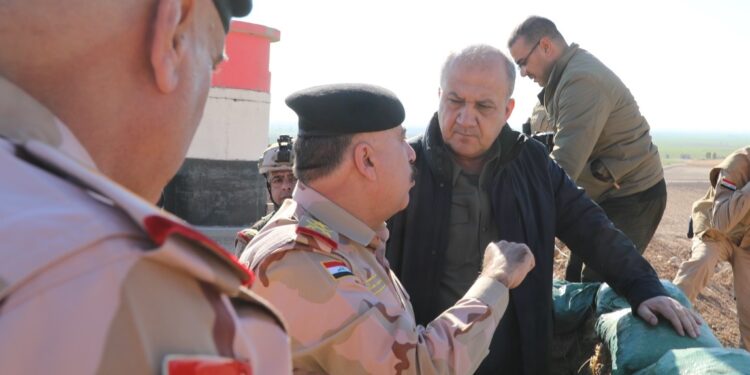 وزير الدفاع يصل الى مخمور