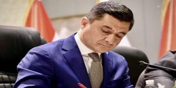إكمال الإجراءات الإدارية والمالية الخاصة بتثبيت موظفي العقود في الوزارة