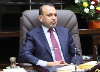 وزير العمل .. إيقاف 17,500 ألف أسرة “متجاوزة” تتقاضى أكثر من راتب