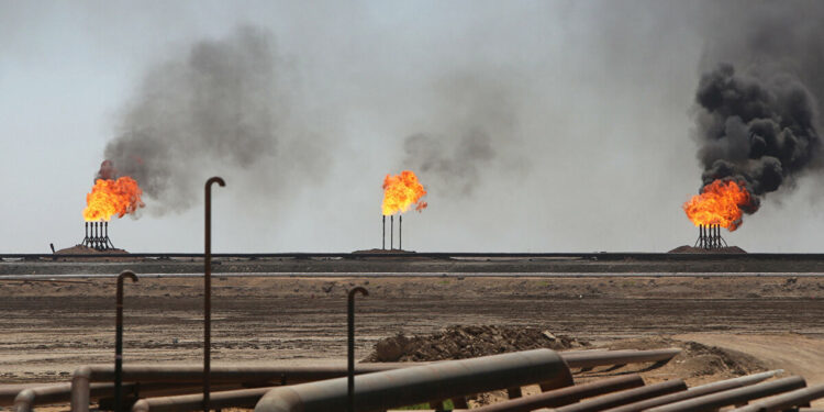 وزير البيئة .. العراق ملتزم بعدم حرق الغاز بعد عام 2030