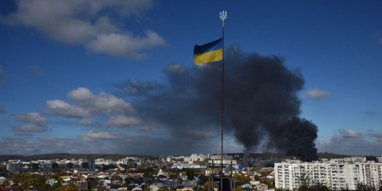 انفجارات تهز مطار دزهانكوي الذي تديره القوات الروسية