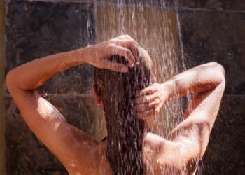 أزمة الطاقة تغيـــــر عادات النظافة .. “الاستحمام يومياً ليس ضرورياً”