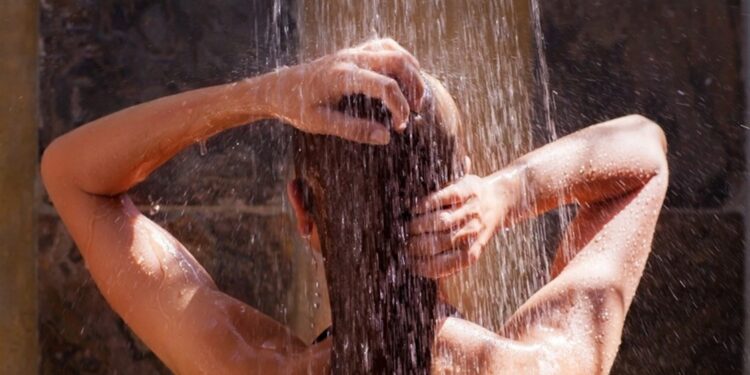 أزمة الطاقة تغيـــــر عادات النظافة .. “الاستحمام يومياً ليس ضرورياً”