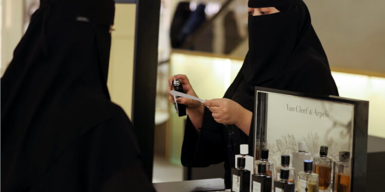 السعودية .. ارتفاع معدل المشاركة الاقتصادية للنساء وانخفاض “بطالة الذكور”