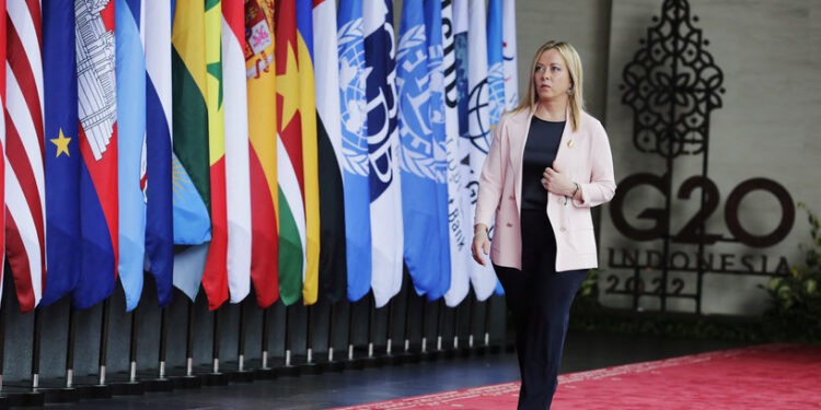 عاطل عن العمل يهدد “رئيسة وزراء ايطاليا” وابنتها بالقتل بسبب خطط الحكومة