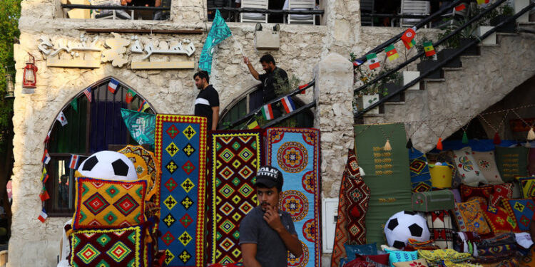 من مركز تجارة اللؤلؤ إلى ملتقى جماهير المونديال .. (سوق واقف)