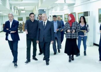 وزير الثقافة والسياحة والاثار يزور المتحف الوطني للفن الحديث