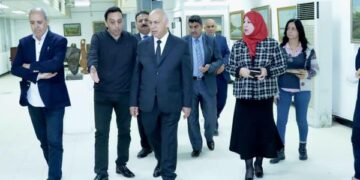 وزير الثقافة والسياحة والاثار يزور المتحف الوطني للفن الحديث