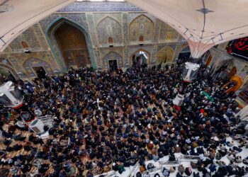 بالصور .. توافد على الصحن العلوي لإحياء ذكرى الزهراء(ع)