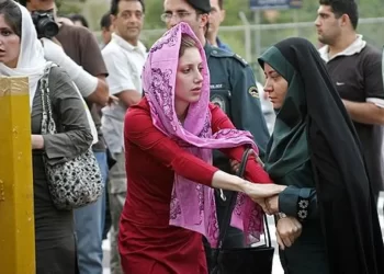 ايران ,,  كشف خطة لرفع تكلفة عدم إرتداء الحجاب مادياً
