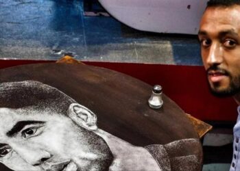 فنان مغربي يستخدم طريقة جديدة لتشجيع منتخب بلاده
