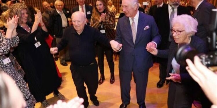 بالفيديو .. رقصة حانوكا هدية الملك تشارلز لليهود الناجين من الهولوكوست