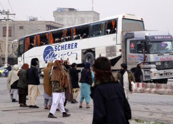 مقتل 7 موظفين في شركة نفطية بانفجار في شمال أفغانستان