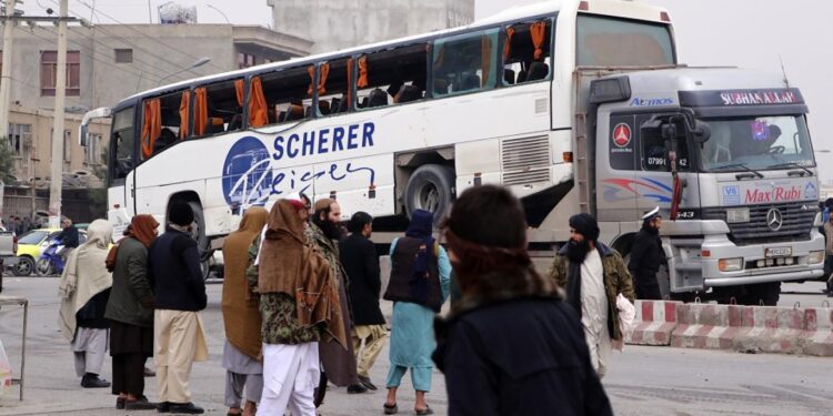 مقتل 7 موظفين في شركة نفطية بانفجار في شمال أفغانستان