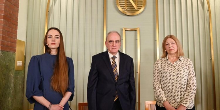 الروسي الفائز بنوبل للسلام .. حرب بوتين جنونية وإجرامية