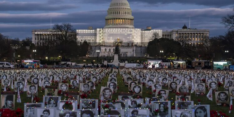 إيرانيون يتظاهرون أمام البيت الأبيض دعما للاحتجاجات المتواصلة