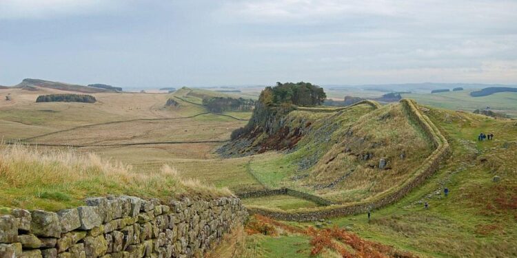 البطل الهارب من مناجم الفحم البريطانية يلتقي ساحرته