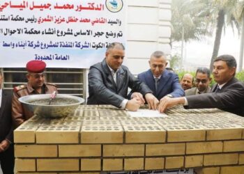 محافظ واسط يضع حجر الاساس لإنشاء محكمة احوال في الكوت