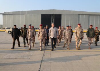 وزير الدفاع يصل إلى قاعدة أم قصر البحرية