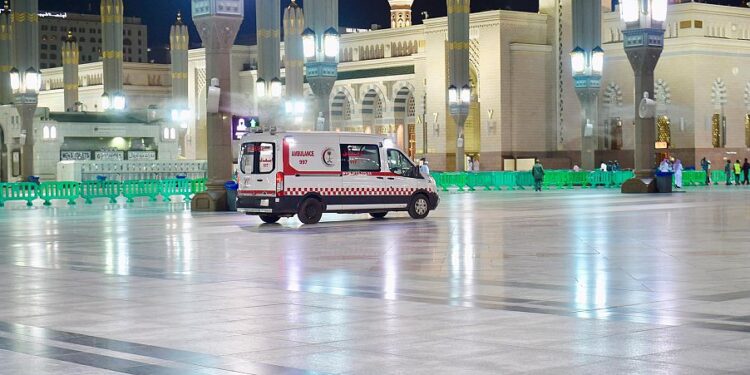 إنقاذ حياة معتمر آسيوي توقف قلبه في المسجد النبوي