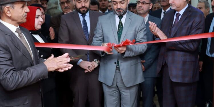 نوفل ابو رغيف يفتتـــح معرضين للخط العربي والمخطوطات النادرة بالتعاون مع تجمع خطاطي العراق بمناسبة اليوم العالمي للغة العربية