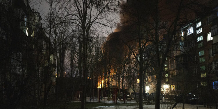 بوتين يلتقي حليفه في بيلاروس .. وسط تحذيرات من “هجوم كبير”