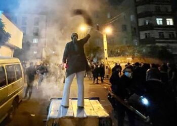 جمعية حقوق الإنسان الإيرانية.. “فرنسا مستهترة”