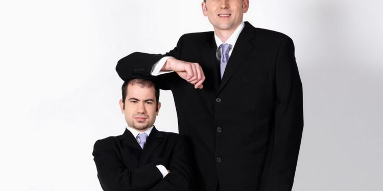 قصــار القامــة يميلون إلى “الصفات العدوانية والأنانية”